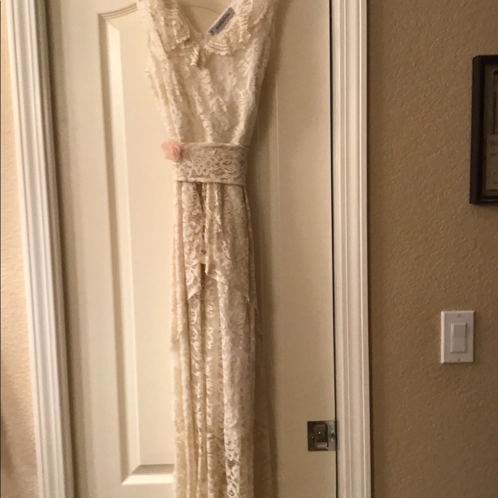 Cute lace maxi dress with sash. Ivory color.
